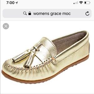 Women’s Minnetonka Gold Grace Moc-Size 8.5